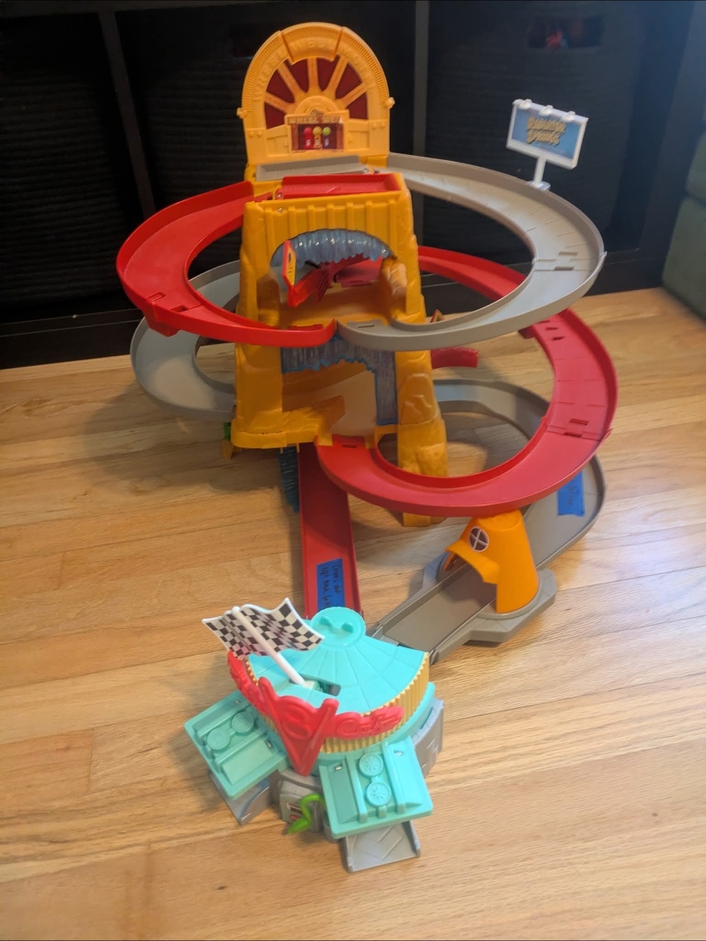 Disney Pixar Cars Radiator Springs Mountain Race Playset - Picture 2 of 3